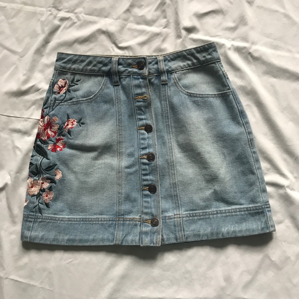 Floral embroidered skirt